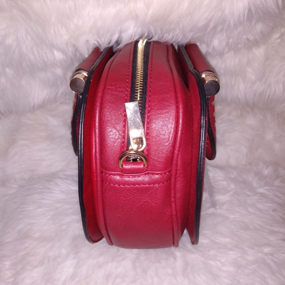 Your Choice of a Red or Black Handbag - Picture 2 of 5